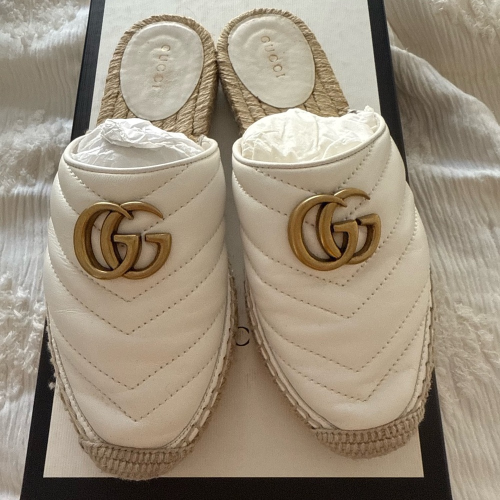 Gucci White and Gold Quilted Mules with Iconic Logo